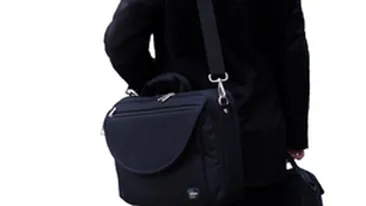 Metrosexualii risca afectiuni severe ale spatelui si umerilor din cauza gentilor pe care le poarta!