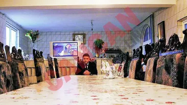 HAOLEU! Vor sa-i ia mobila din casa!