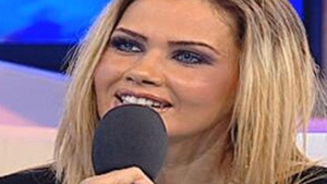 S-a făcut blondă, dar nu are de gând să înceteze cu schimbările. Zăvo se relansează în muzică şi s-a apucat să scrie o carte