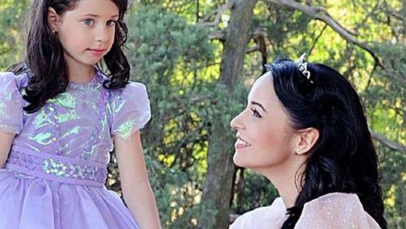 Are aproape 14 ani și seamănă perfect cu tatăl ei. Imagini senzaționale cu fiica Andreei Marin și a lui Ștefan Bănică jr.