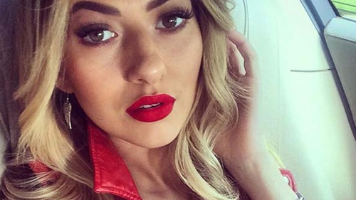 Lidia Buble are o sora BOMBA SEXY. Lucreaza ca make-up artist, iar artista vrea sa o faca vedeta