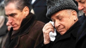 Ion Iliescu rămâne în spital! Medicii fac eforturi ca să-l pună pe picioare