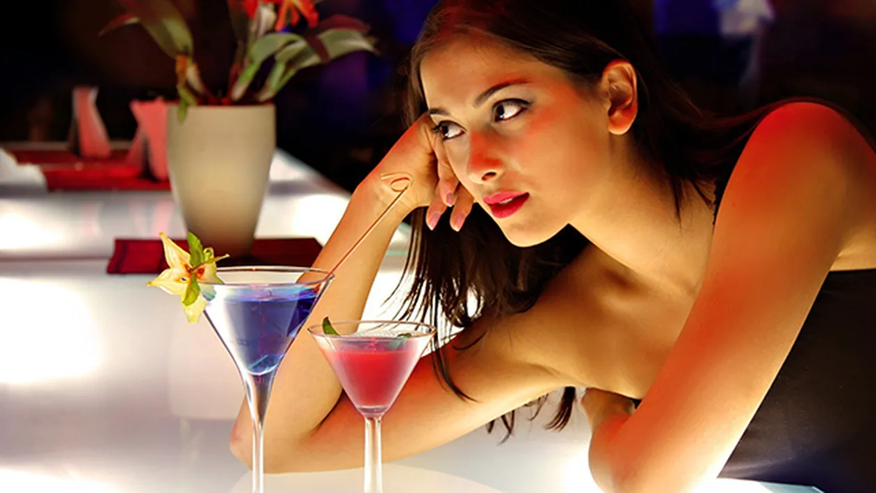 A trait 12 ani printre preoti si a facut ASTA! Tricoul ud i-a scos la iveala sanii CRIMINALI. Vezi despre ce vedeta e vorba