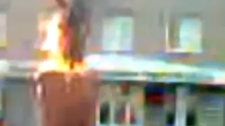 Un rus bolnav de SIDA si-a dat foc, fiind urcat pe monumentul lui Lenin