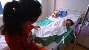 Alertă medicală! Un spital a fost băgat în carantină, după moartea unui copil bolnav de meningită! Cele 7 simptome ale bolii la care părinţii ar trebui să fie atenţi 