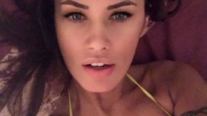 Oana Zăvoranu, aproape goală şi...naturală! A pozat AŞA în faţa fanilor!