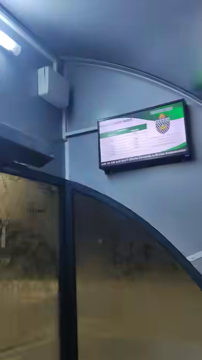 Comuna din România care lasă în urmă până și Capitala! Stații de transport după modelul din Dubai. Localnicii stau la căldură și iarna