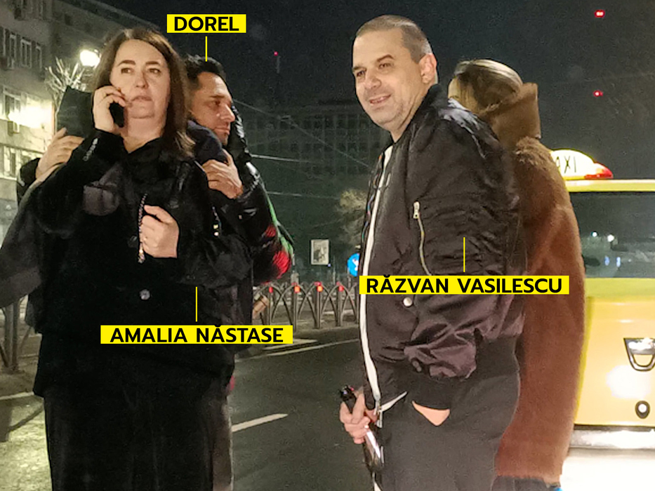 Cei patru așteaptă să vină Uberul