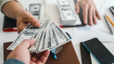 Cine sunt bugetarii care pot primi salarii cu 40% mai mari. Statul pregătește schimbări
