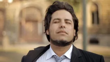 Cum a ajuns un simplu zidar “Pavarotti din Carpati”? Fascinanta poveste a lui Costel Busuioc