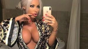 Strigător la Cer! Cum a intrat Loredana Chivu îmbrăcată azi-noapte, la slujba de Înviere