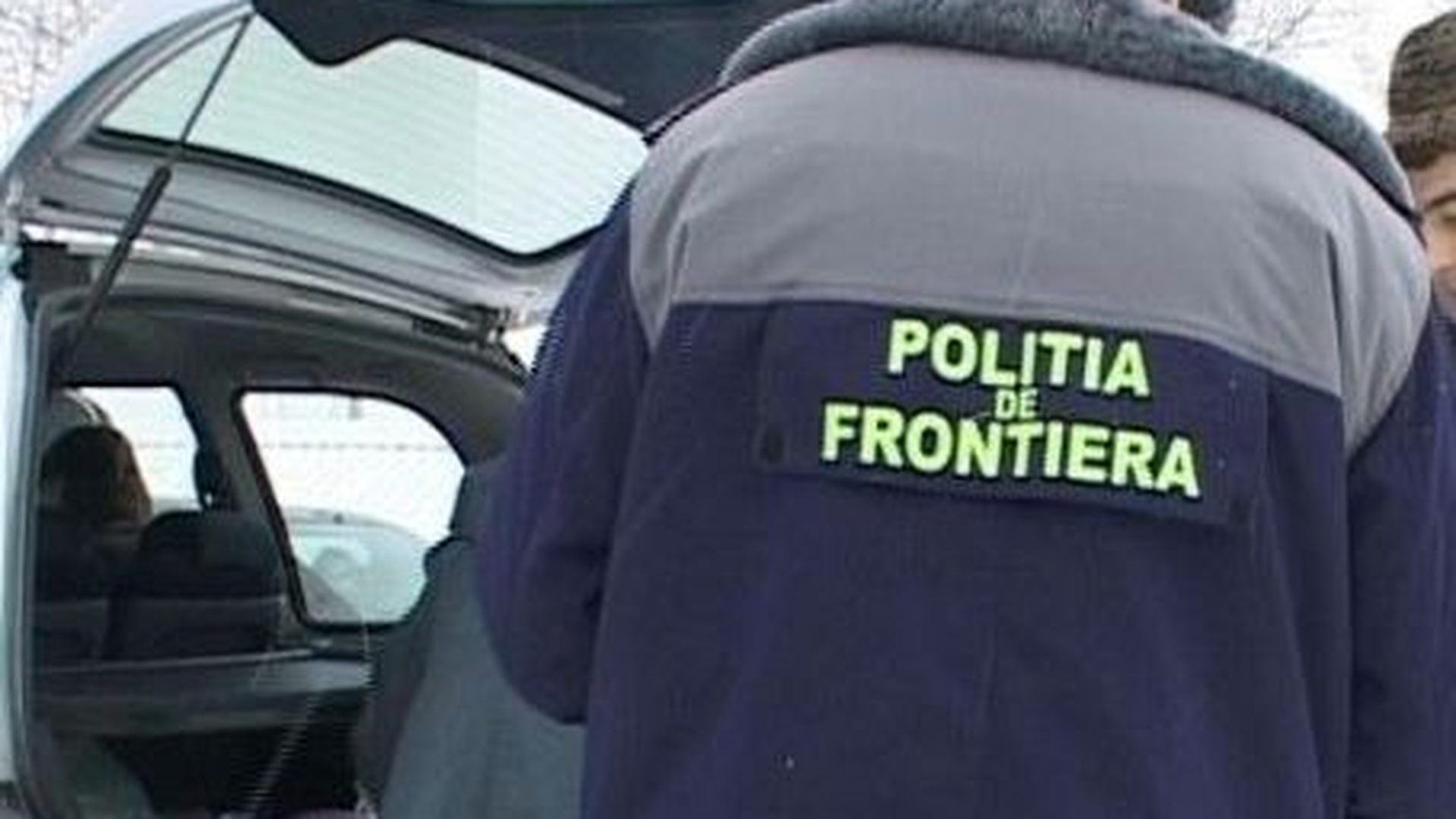 Patru bărbaţi, cercetaţi după ce au lovit şi înjurat un poliţist de frontieră din Halmeu