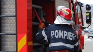 Copil de un an, blocat în mașină, în Mamaia. Pompierii au spart geamul ca să-l scoată