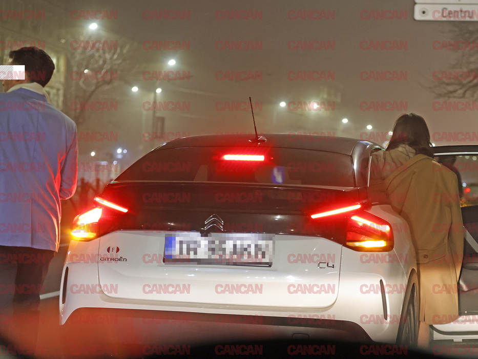Urcă toți trei în uber