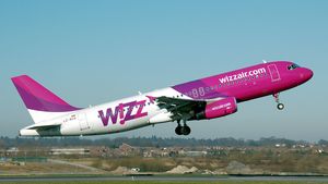 Ofertele de pe Facebook cu biletele gratuite de la WizzAir sunt ţepe! Cardurile a mii de români au fost golite