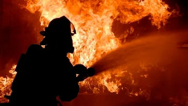 13 persoane evacuate în urma unui incendiu produs la o butelie, într-un apartament din Hunedoara