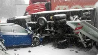 VIDEO / Noi imagini de la carambolul din Cehia! Mai mulţi români, implicaţi în accident au filmat imaginile înfiorătoare de la faţa locului: Dezastru, frate!