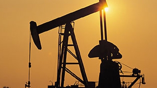 Pretul petrolului a urcat usor la peste 119 dolari pe baril