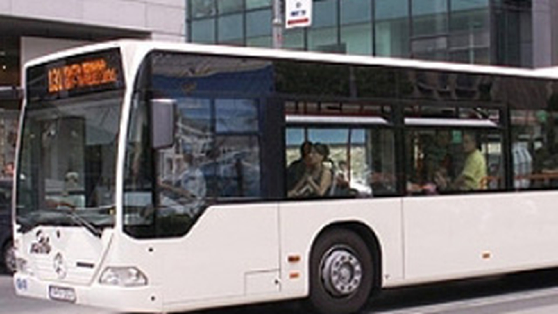 Sindicalistii RATB spun ca salariile "nesimtite" sunt prime de vacanta