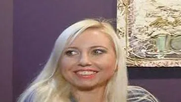 Iti mai aduci aminte de blonda de la Class? Uite ce casa frumoasa are si afla cand a pictat prima data!!