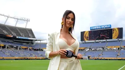 Prezentatoarea TV care întoarce toate privirile la 34 de ani e fericită, după ce iubitul cu 11 ani mai mic decât ea a semnat contractul vieții