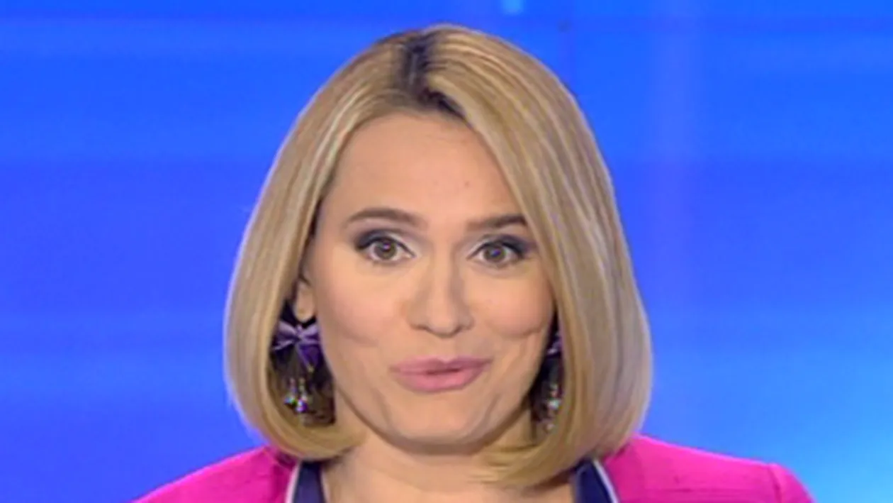 Andreea Esca trece la coafura de vara! Stirista s-a facut blonda, cu suvite! Iti place?