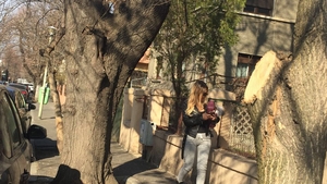 La soare te poti uita, dar la fundul ei, ba! Primele imagini cu Raluca Podea dupa ce si-a marit posteriorul cu silicon!