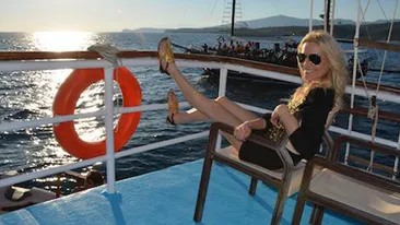 IMAGINI RARE! Laura Cosoi, sexy pe o plaja pustie! Mi-am amintit de vremurile...