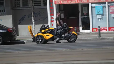 Juniorul lui Videanu se crede in Matrix! Uite cu ce motor SF a iesit Andrei la plimbare prin Bucuresti!