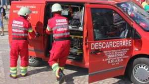 Un taxi a luat foc la Constanța după ce a intrat într-un microbuz cu 10 pasageri