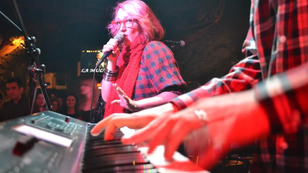 In ajuta pe cei pasionati de muzica. Aminda, fosta concurenta la „Vocea Romaniei”, şi-a deschis şcoala de muzica la Cluj-Napoca