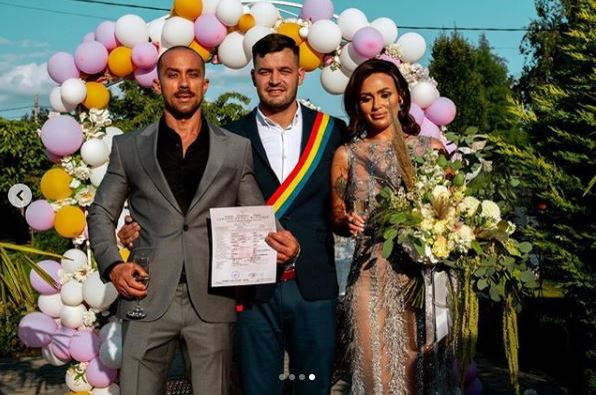 Cătălin Dobrescu, primele declarații după ce cununia civilă cu Oana Radu! Artista și-a înlocuit rochia de mireasă cu o ținută transparentă și fără sutien