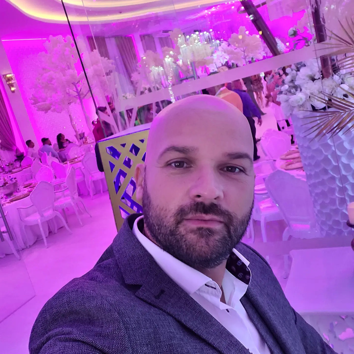 Totodată, prezentatorul și-ar dori să petreacă mai mult timp cu fiul său / (Sursa: Instagram)