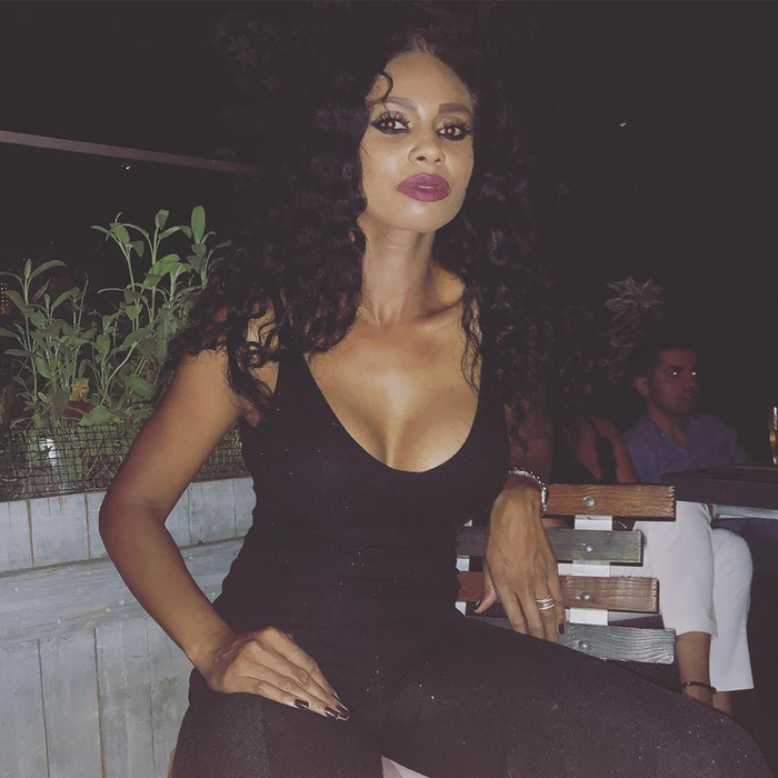 Laurette a plecat în vacanță, în Saint-Tropez! Imagini sexy cu mulatra