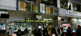 Incendiu în toiul nopții pe Aeroportul Otopeni. O femeie, suspectată că a provocat focul între două terminale