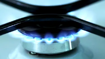 O femeie a luat foc dupa ce a incalzit o oala cu benzina