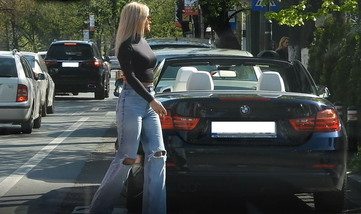 Iuliana Pepene a parcat în dreptul cafenelei (Foto: CANCAN.RO)
