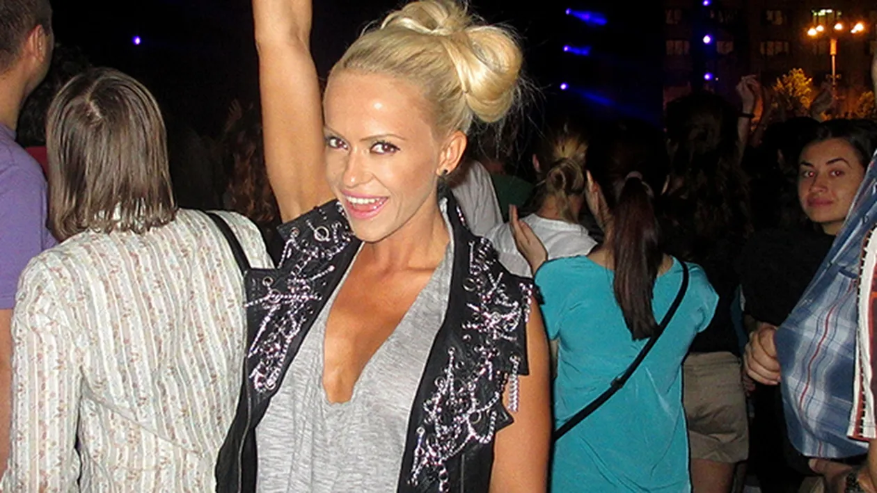 Mesaj CUTREMURATOR primit de Anda Adam de la o prietena: Daca ai inceput sa citesti asta este deja prea tarziu