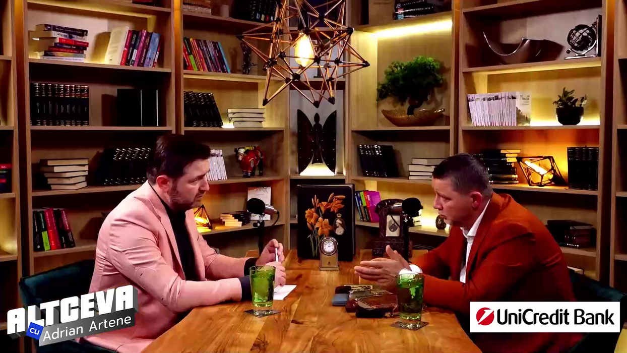 Exemplarul a fost corectat și însemnat de către fostul șef al statului / (Sursa: Captură video)