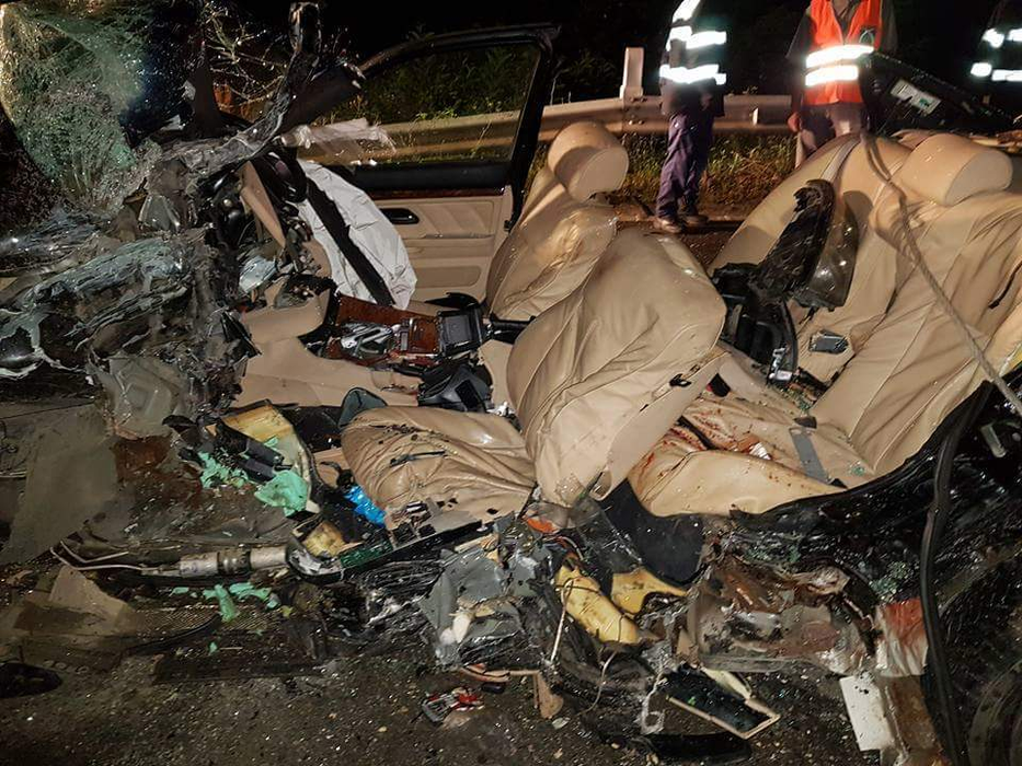 Acest BMW s-a dezmebrat în urma unui accident! Acul vitezometrului s-a oprit la…