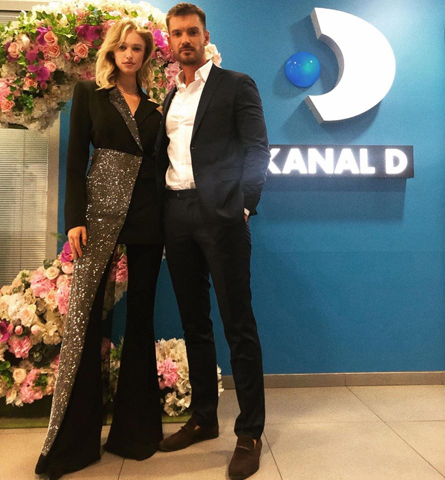 “Da, sunt însărcinată”! Anunțul sfârșitului de an în showbizul din România