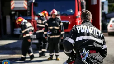 Incendiu puternic în Popești-Leordeni! Pompierii au putut interveni cu greu din cauza spațiului îngust