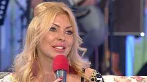 Soc pentru Jasmine! Dansatoarea din buric a fost jefuita in propriul salon si "usurata" de mii de lei!
