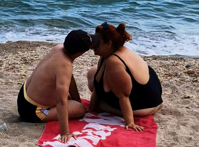 Cum arată Ioana Tufaru în costum de baie, la aproape 100 de kilograme. Fiica Andei Călugăreanu și-a sărutat soțul în văzut tuturor