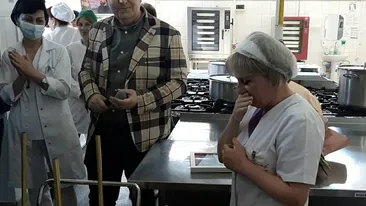 Bucătăreasa Spitalului Județean Dâmbovița a devenit vedetă după Românii au talent. Ce surpriză i-a făcut managerul spitalului!