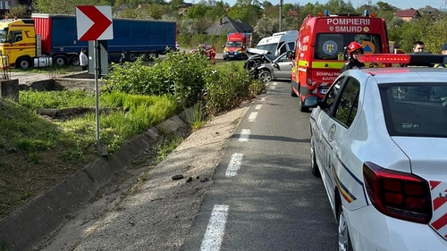 Accident grav în Maramureș! 10 persoane au ajuns la spital, după ce un microbuz și un autoturism s-au ciocnit