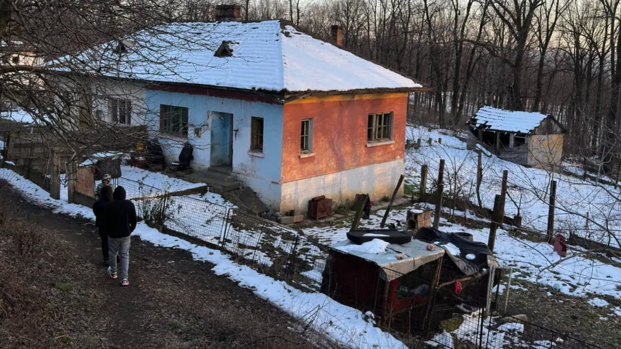 Ţi se rupe sufletul! Povestea celor cinci fraţi care locuiesc în căsuţa din imagine: Suntem sportivi