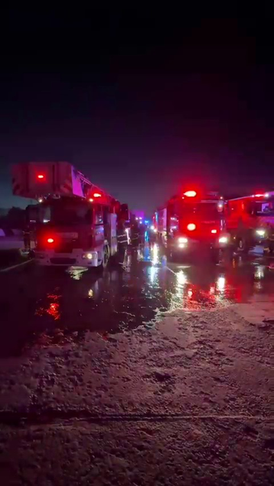 Incendiu la Dragonul Roșu din București! Flăcările mistuie totul în calea lor. Imagini VIDEO