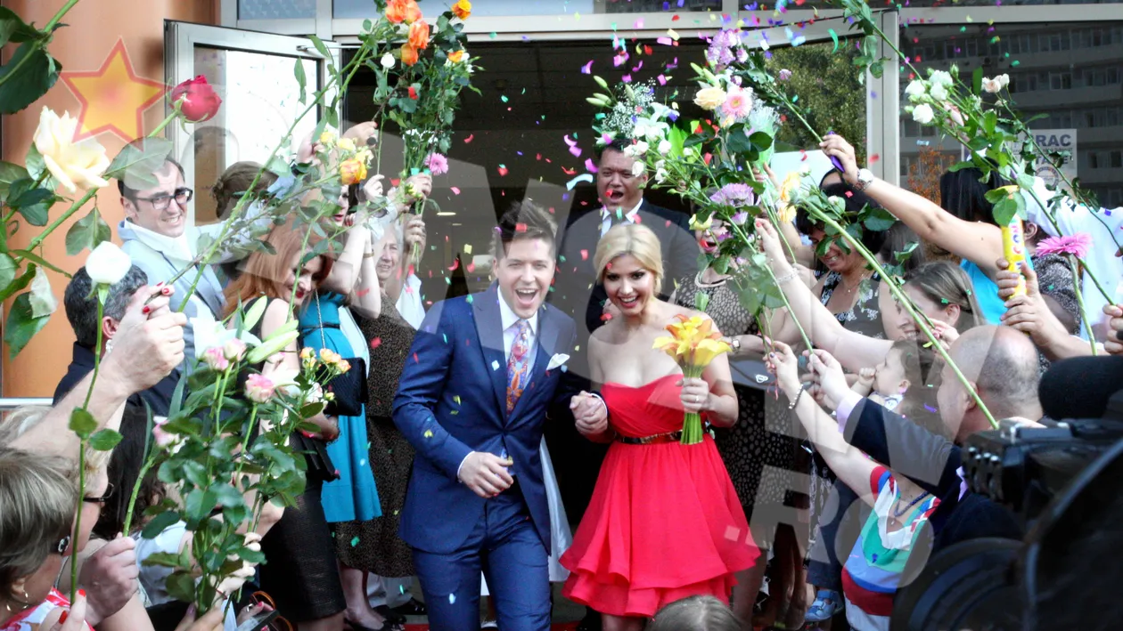 Ce cuplu celebru de la noi a fugit in strainatate pentru a se casatori! Ea a lesinat in biserica inainte sa spuna DA!