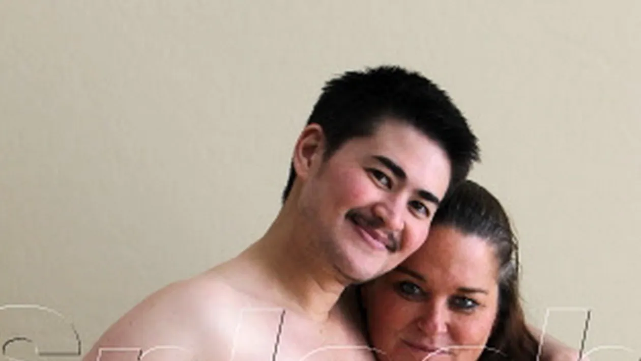 Inca o premiera pentru barbatul insarcinat! Este singurul mascul din lume care pateste asa ceva!